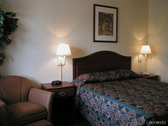 Intown Suites Extended Stay Chesapeake Va - I-64 Crossways Blvd الغرفة الصورة